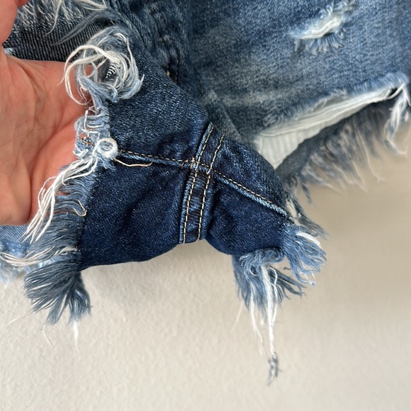 We The Free High Waisted Distressed Jean Shorts Size 27 - Picture 7 of 15
